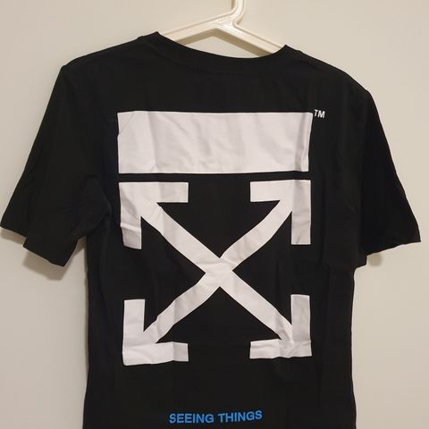 OFF WHITE t-skjorte med print på ryggen