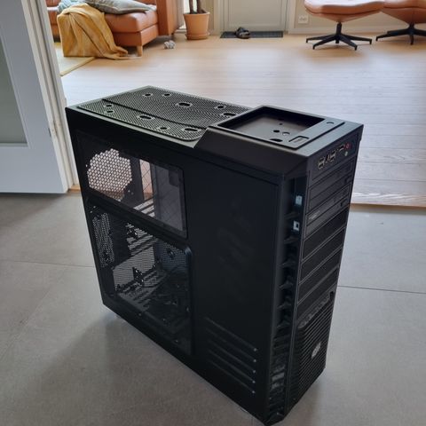 Cooler Master HAF maxi kabinett