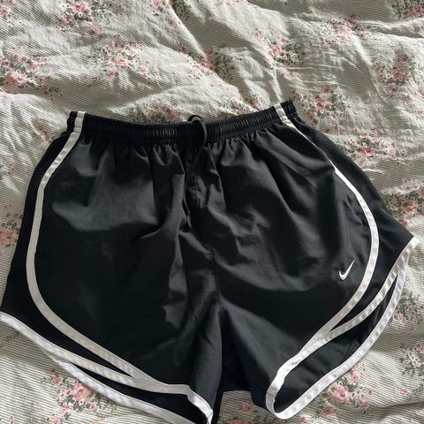 NIKE Shorts Dame - treningsklær