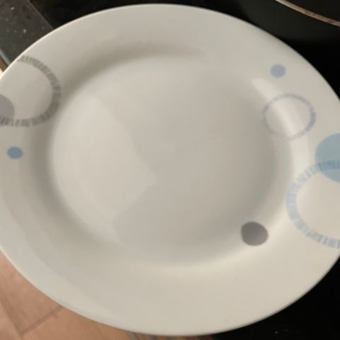 Plates (and some cups) for free