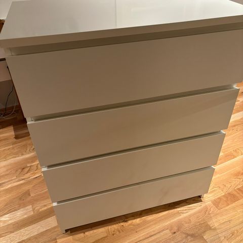 Malm kommode fra Ikea med 4 skuffer