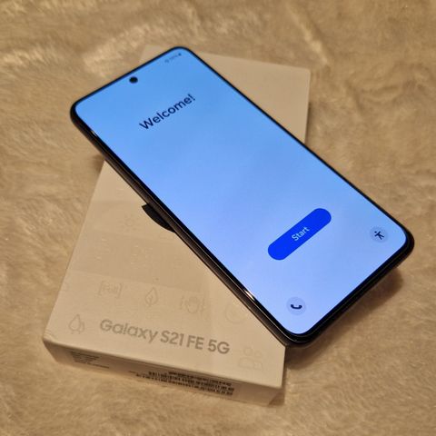 Strøken Samsung S21 FE 5G, nesten som ny