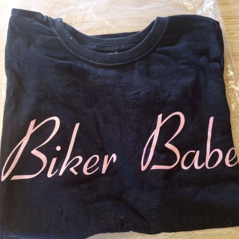 Biker Babe Topp/Tshorte str L selges for 200,-