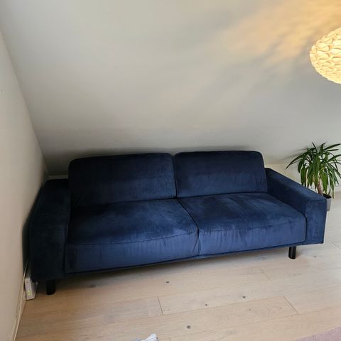 Blå velour sofa
