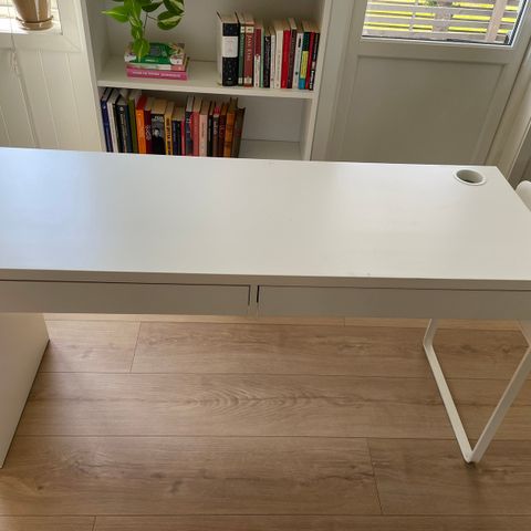 Micke skrivebord IKEA