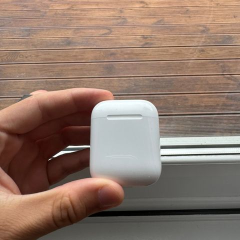 Nesten nye airpods selges