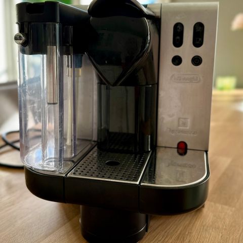 Ny pris - Nespresso deloghi kaffemaskin