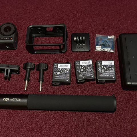DJI Osmo Action 4 Adventure Combo med diverse mount hardware
