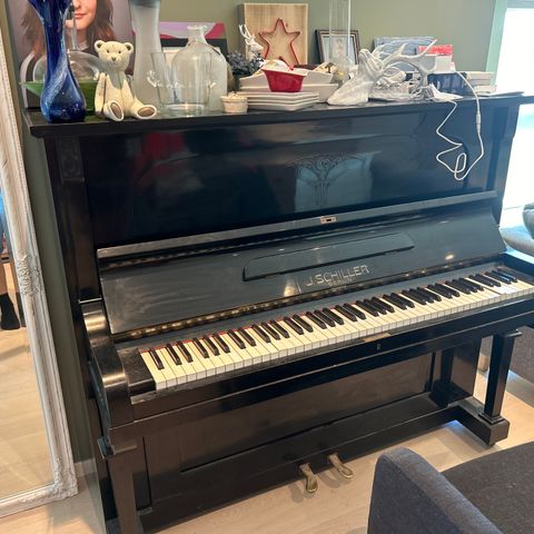 J.Schiller Berlin Piano