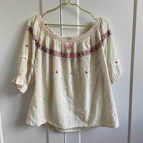 Vintage bluse med håndsydde detaljer