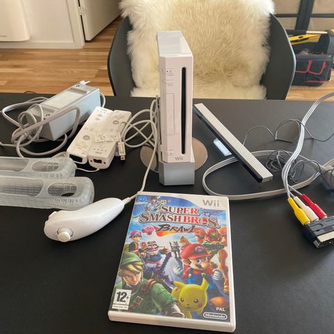 Nintendo Wii konsoll m/Tilbehør + 1 spill