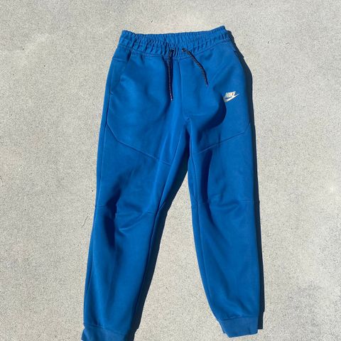 Nike Tech fleece-bukse str. 146-158 cm