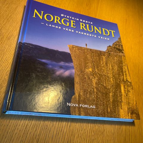 Norge rundt (Innbundet) Langs våre vakreste veier - Reisebok