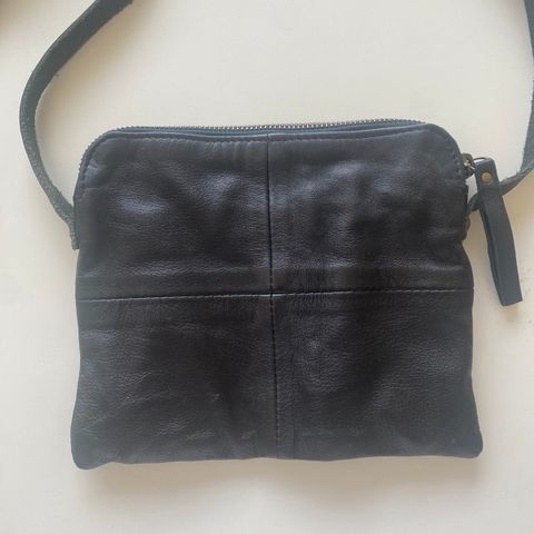 Supersøt Indiska skinn crossbody veske