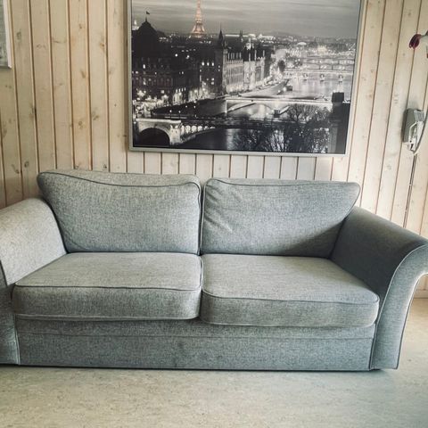 To fine grå sofaer fra Fagmøbler selges billig