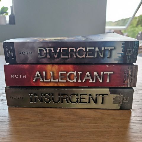 Divergent series books english