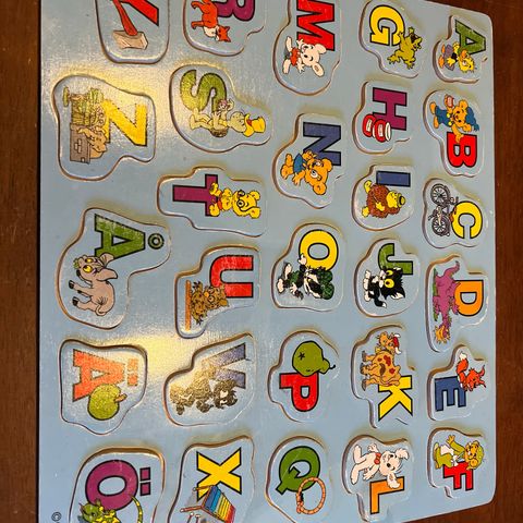ABC puslespill for å lære alfabetet