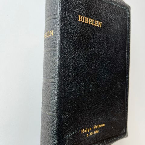 Bibelen eller Den hellige Skrift fra 1956, med skinnbind