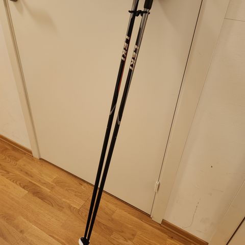 Leki Hot Shot S black alpinstaver i lengden 125cm