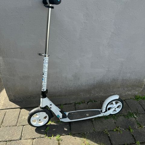 Micro White mobility scooter, sparkesykkel