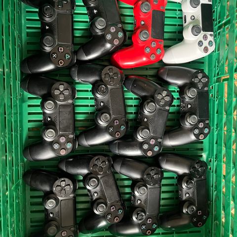 PlayStation 4 kontroller