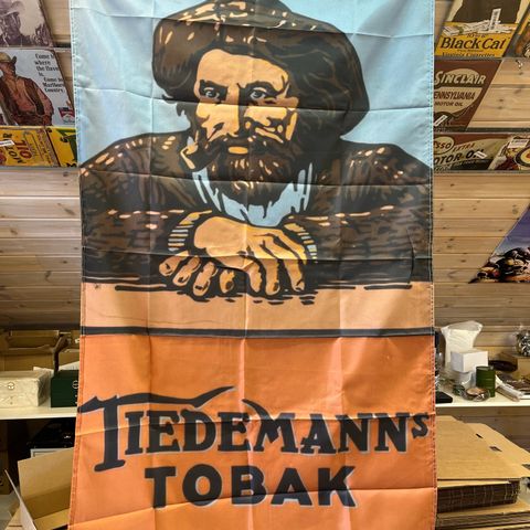 Tiedemann’s Tobak. Dekor Flagg For Innvendig Bruk 85X150 cm. Tobakk, Dekor, Bar