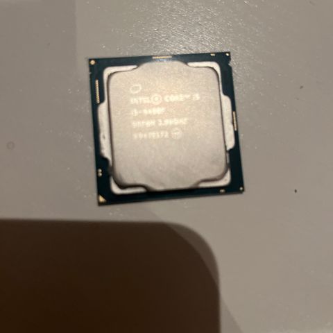 I5-9400f, med kjøler