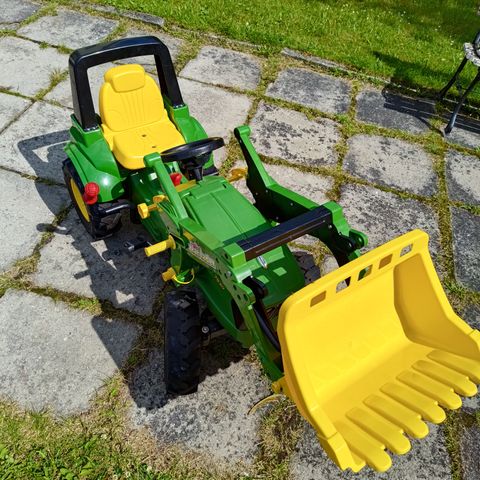 John Deere leketraktor. Reservert til uke 31.