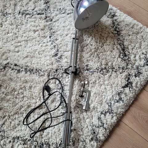 Skrivebordslampe fra IKEA