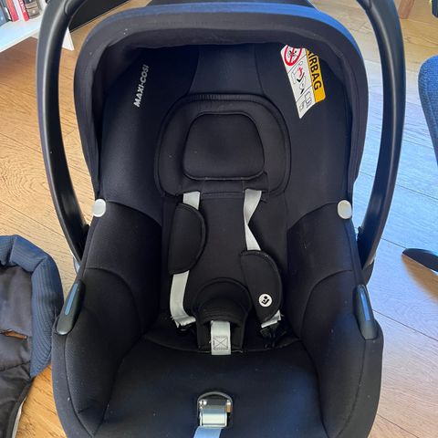 Maxi-Cosi CabrioFix i-Size,  Isofix base, nyfødtinnlegg