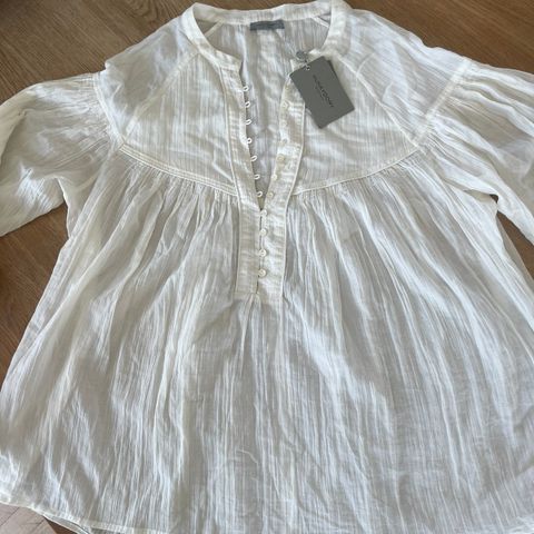 Nydelig bluse fra Hunkydory - perlekapper