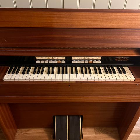 Vintage orgel gis bort