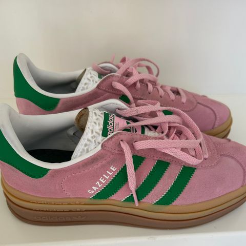 Adidas Gazelle Bold sneakers selges!