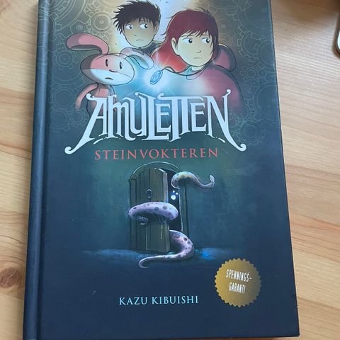 Amuletten - Steinvokteren - Kazu Kibuishi - Innbundet