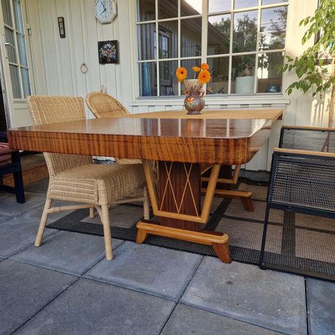 Retro teak / mahogny spisestuebord. Geikmann Everlasting Smilingtable.