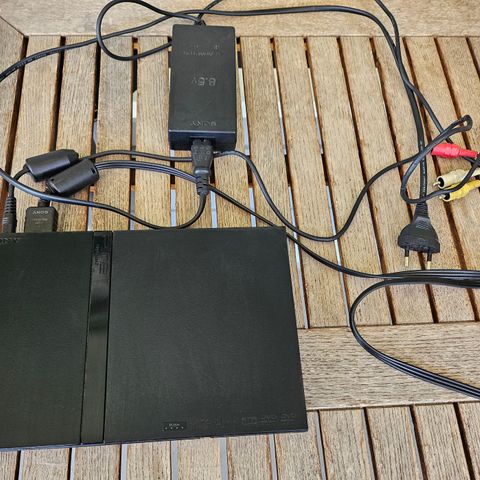 Sony Playstation 2 Slim konsollpakke!