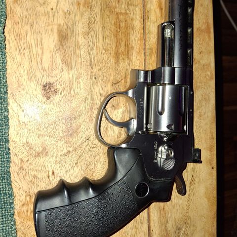 Dan Wesson CO2 Revolver