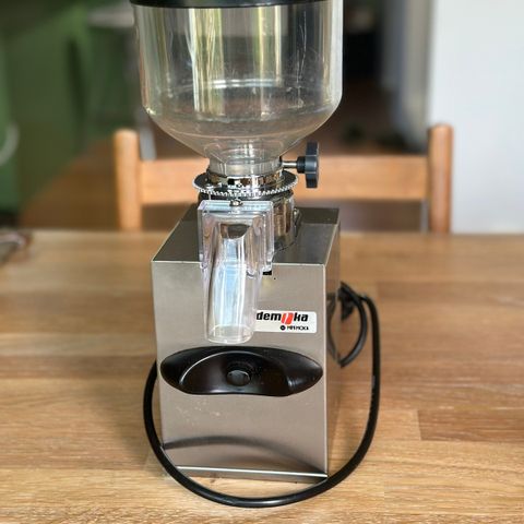 Demoka Minimoka - Kaffekvern