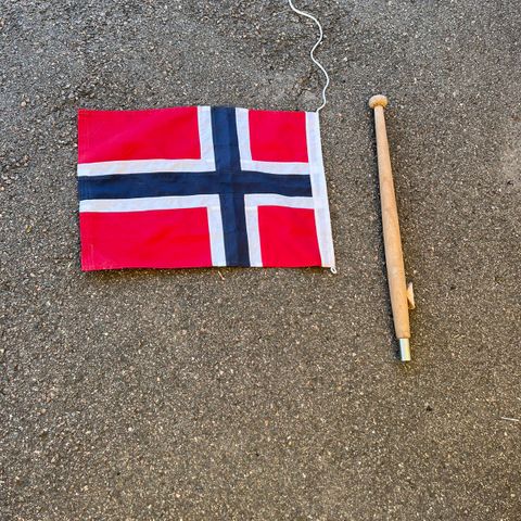 Lite båtflagg gis bort