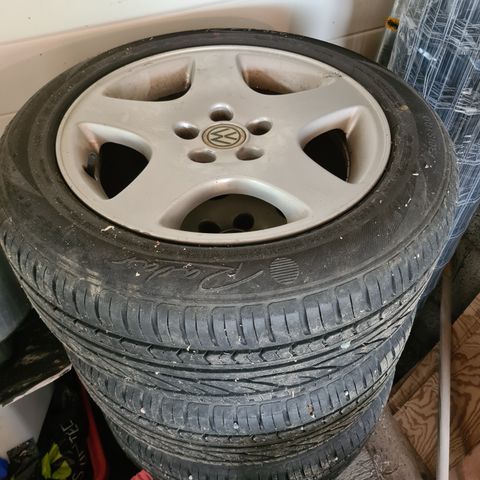 16" felg med "nye"dekk 205/55R16