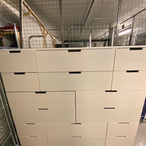 Nordli kommode med 16 skuffer