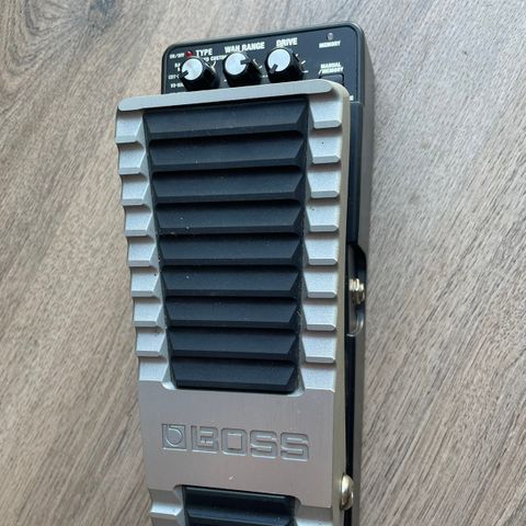 Boss V-Wah PW-10