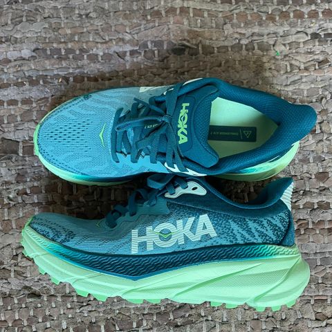 HOKA Challenger 7