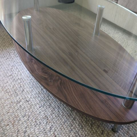 Ovalt glassbord fra Skeidar