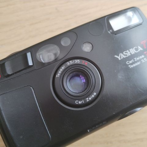 Yashica T5 / T4