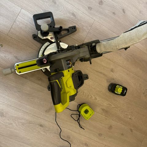 Ryobi batteridrevet kapp og gjærsag med batteri og lader