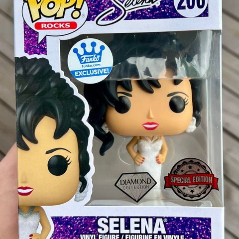 Funko Pop! Rocks: Selena (White Gown | Diamond Glitter) (206)