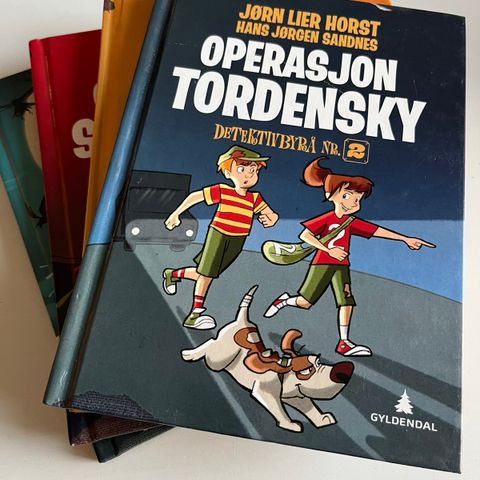 «Operasjon»-bøker av J.L. Horst