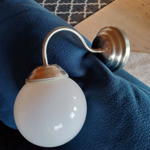 IKEA vegglampe i gammel stil gis bort, må hentes!