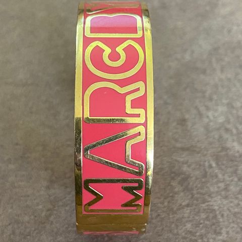 Nydelig Marc By Marc Jacobs armbånd